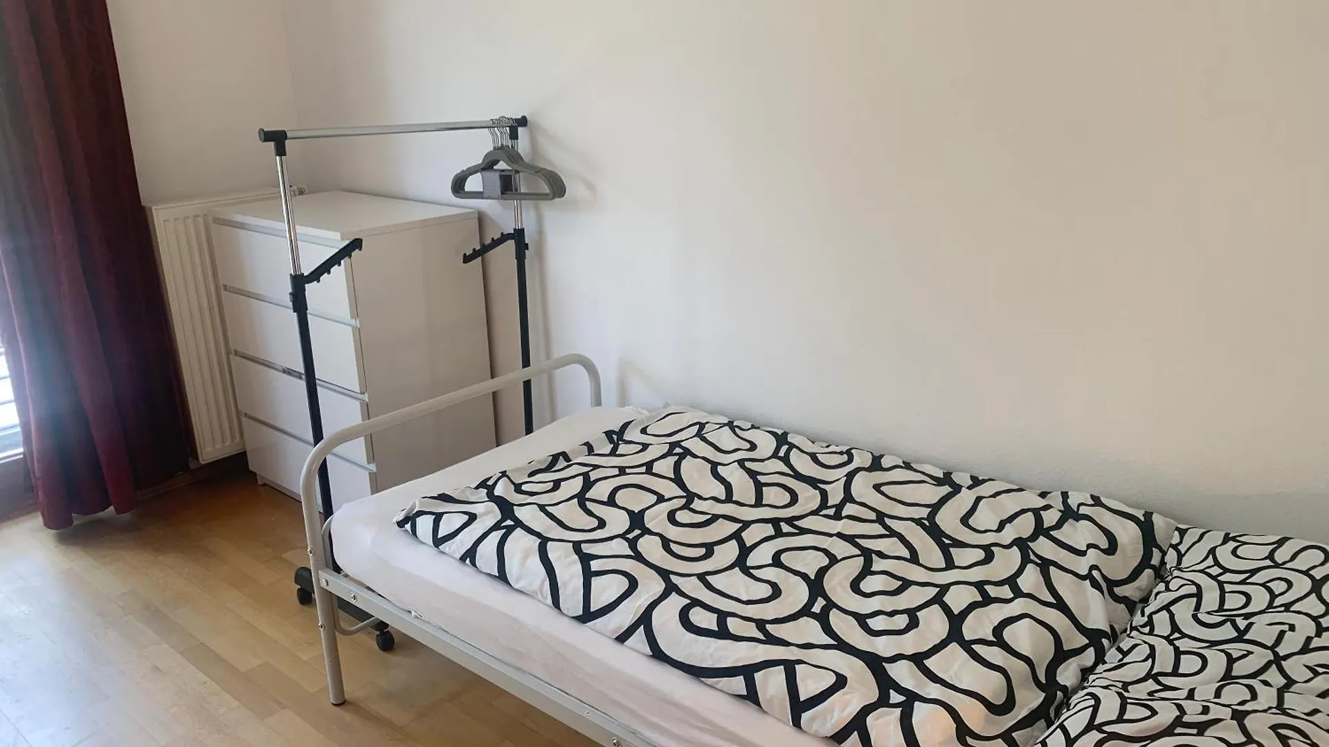 Lovely 3 Room Apartment For 4 P, Messe, U-Bahn, Park 하노버 0*,  독일